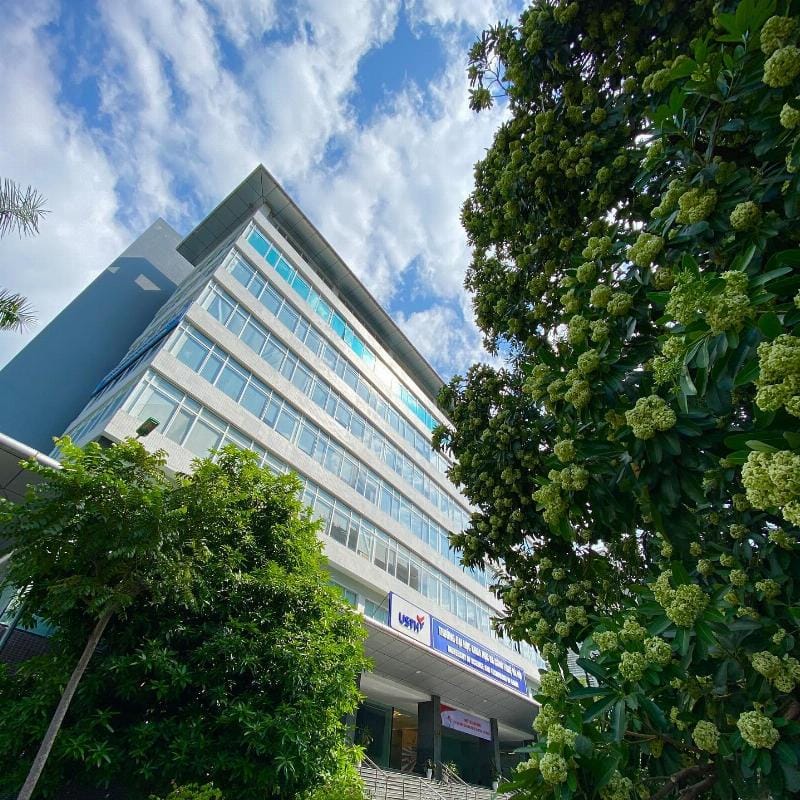 hình ảnh sinh viên trường đại học đang thực hành trong phòng thí nghiệm địa kỹ thuật